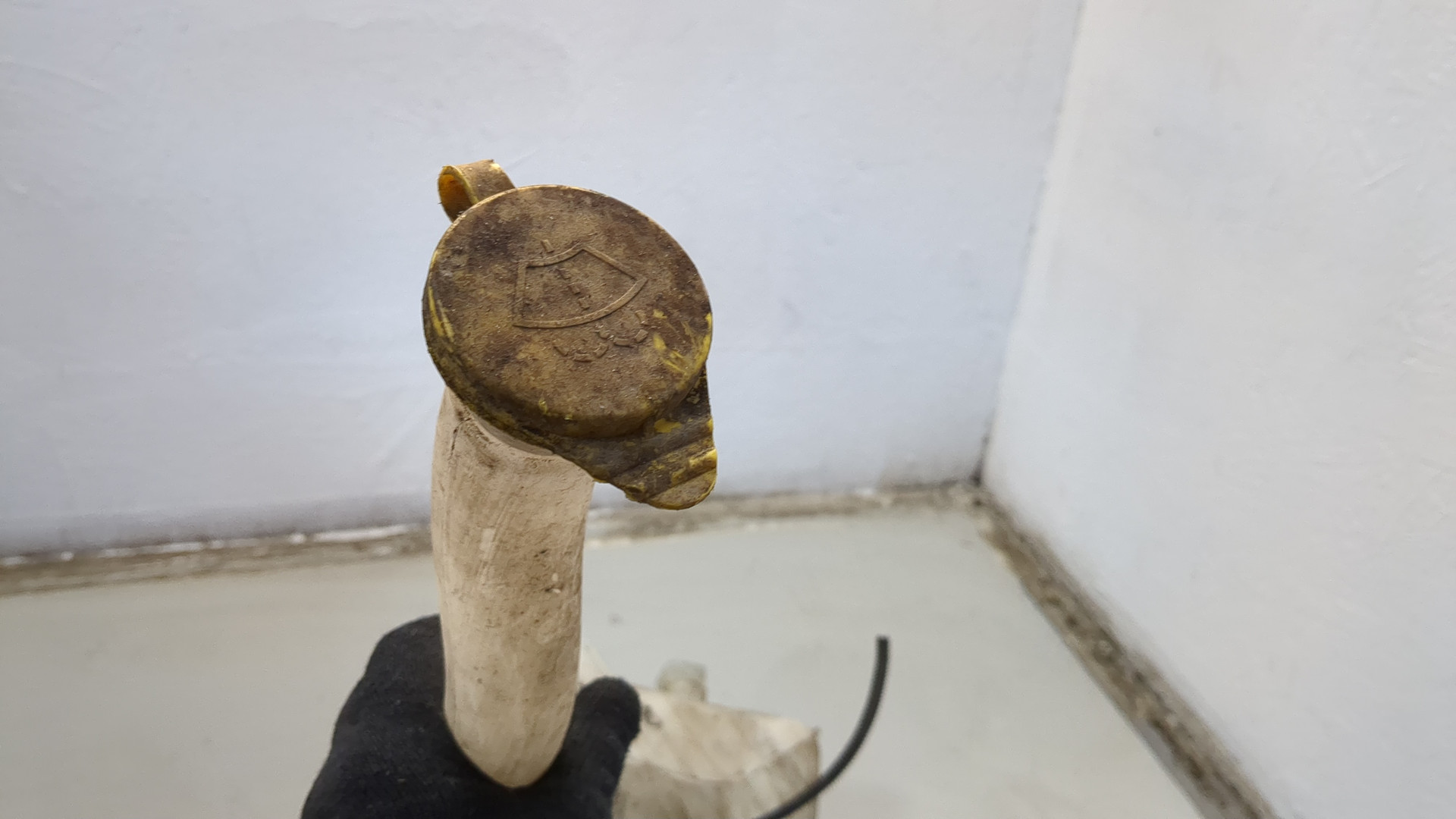 Бачок омывателя лобового стекла