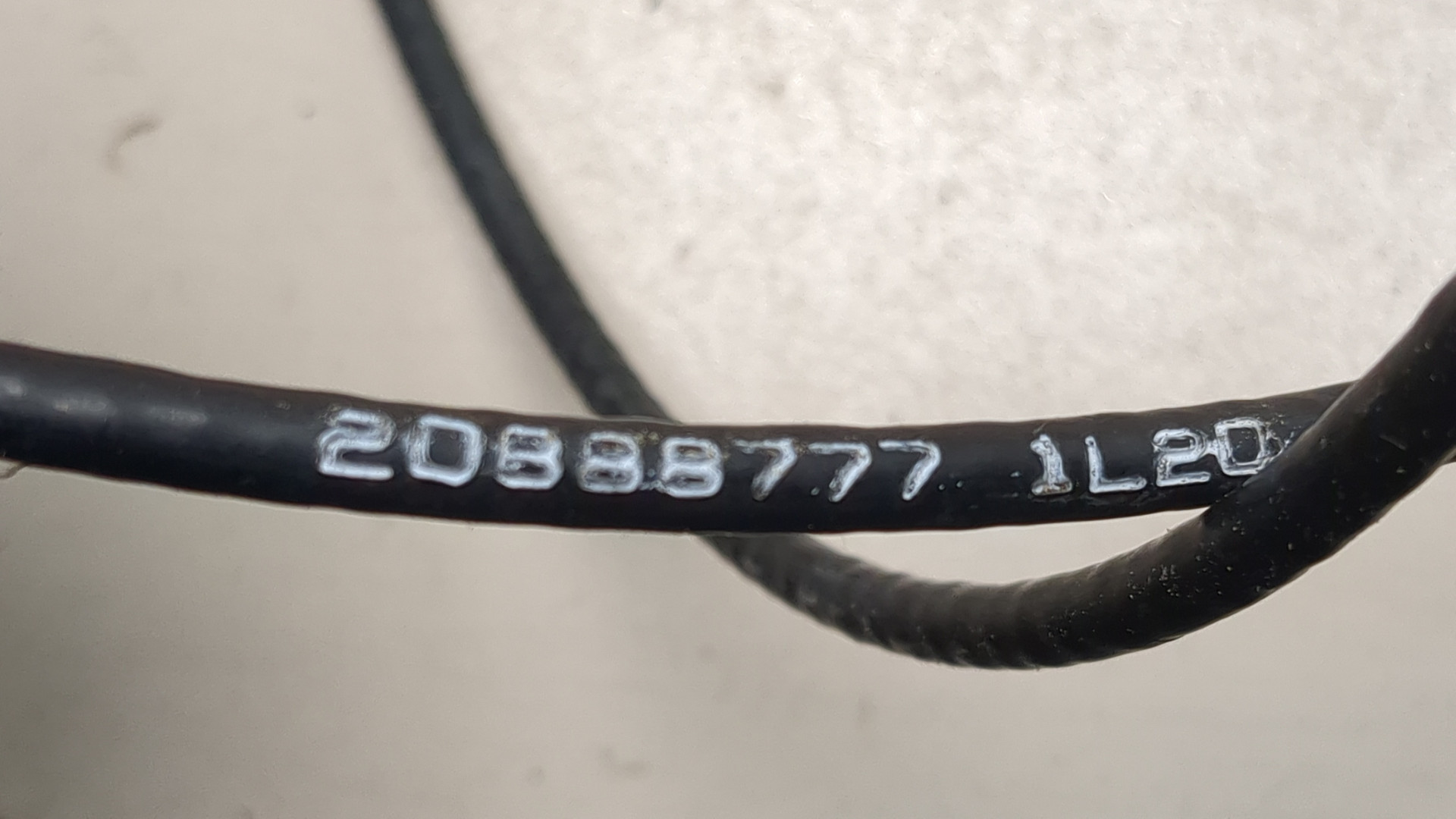 Трос открывания капота