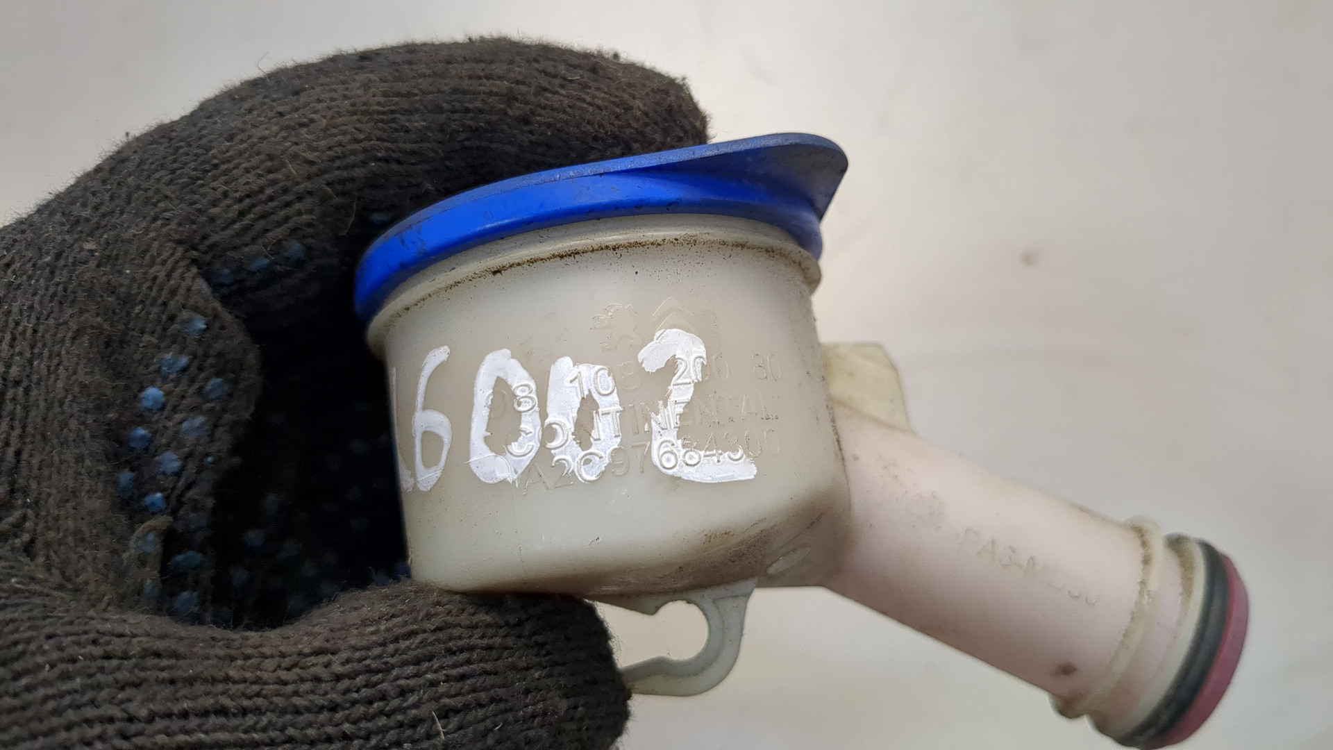 Крышка бачка омывателя