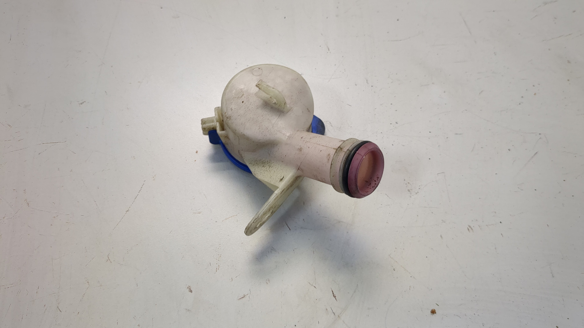 Крышка бачка омывателя