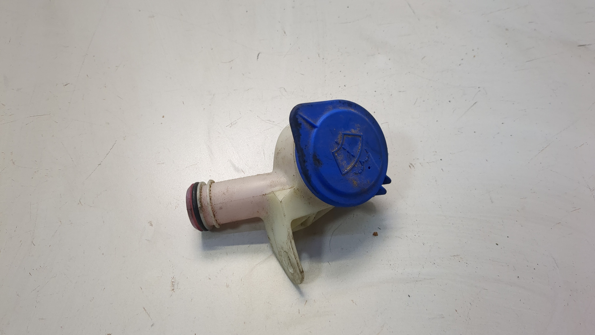 Крышка бачка омывателя