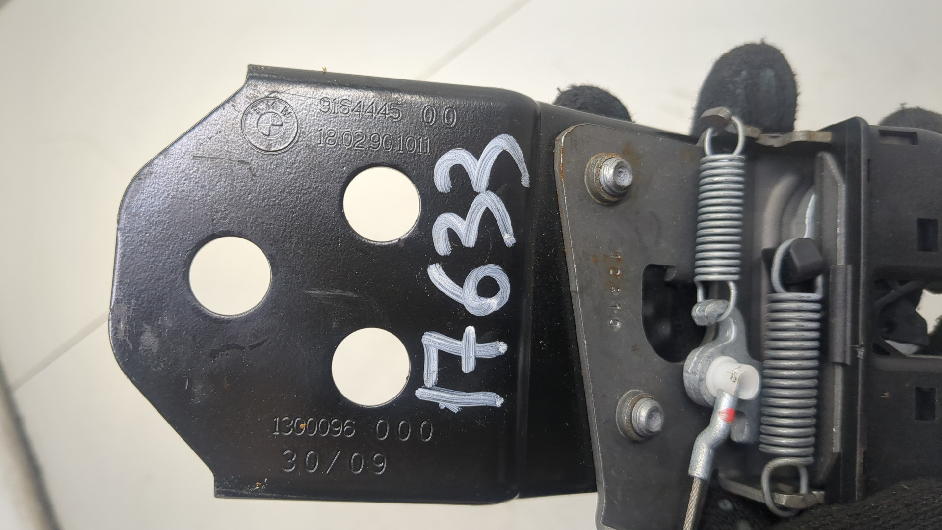 Замок спинки сиденья