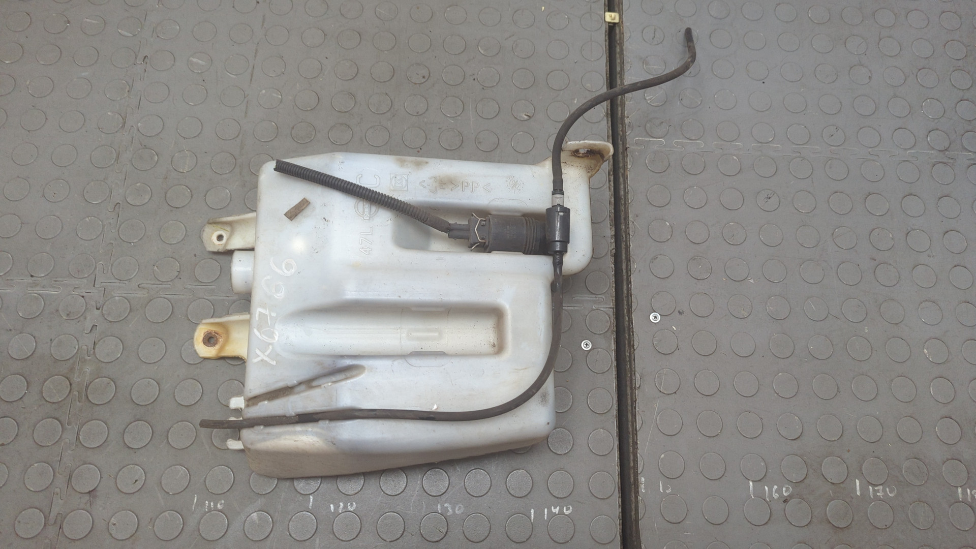 Бачок омывателя лобового стекла