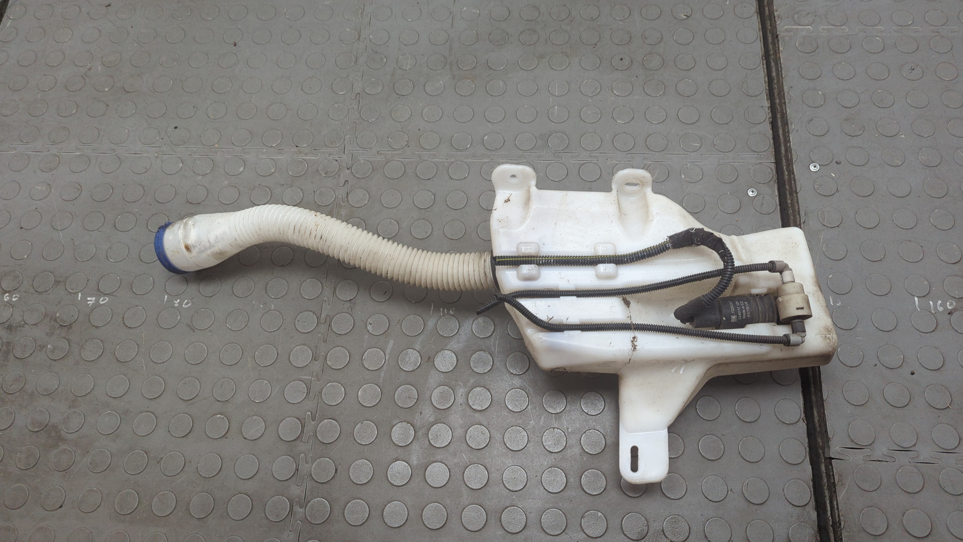 Бачок омывателя лобового стекла