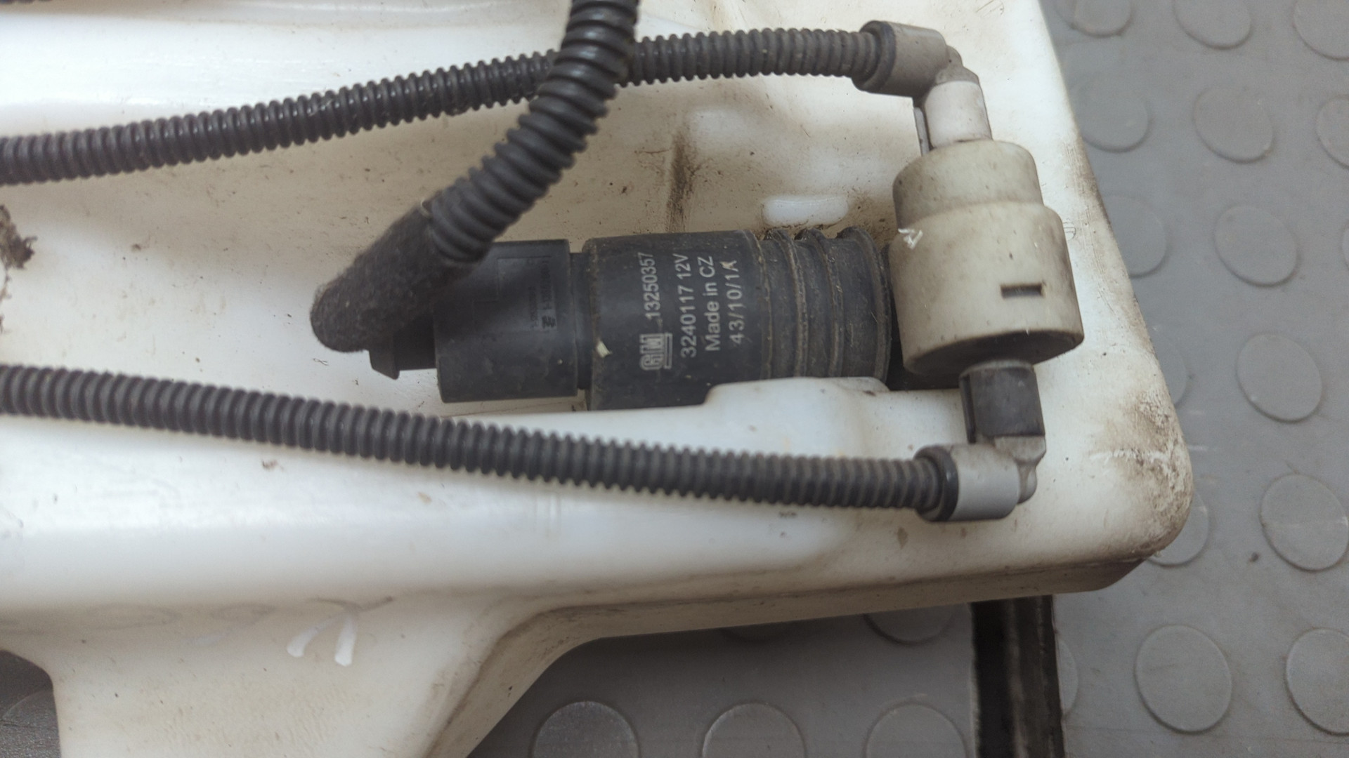 Бачок омывателя лобового стекла