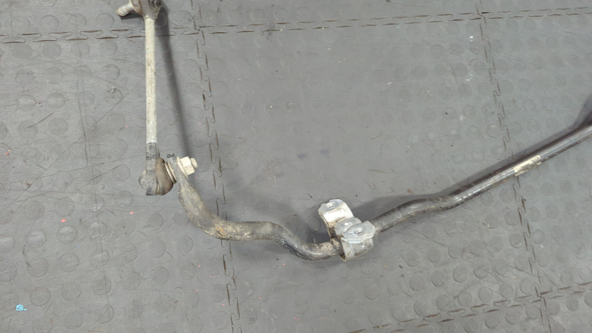 Стабилизатор передний