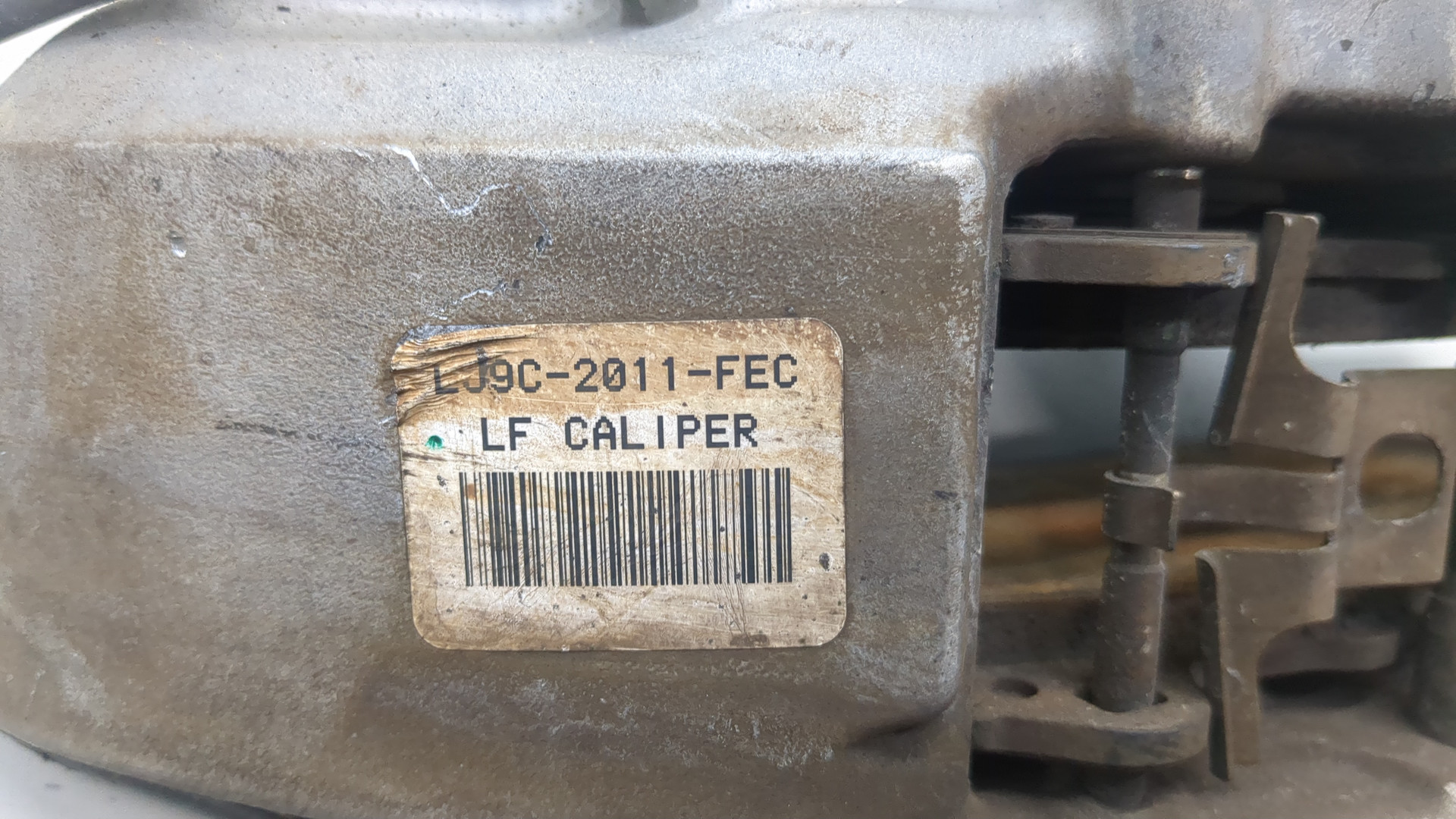 Суппорт передний левый