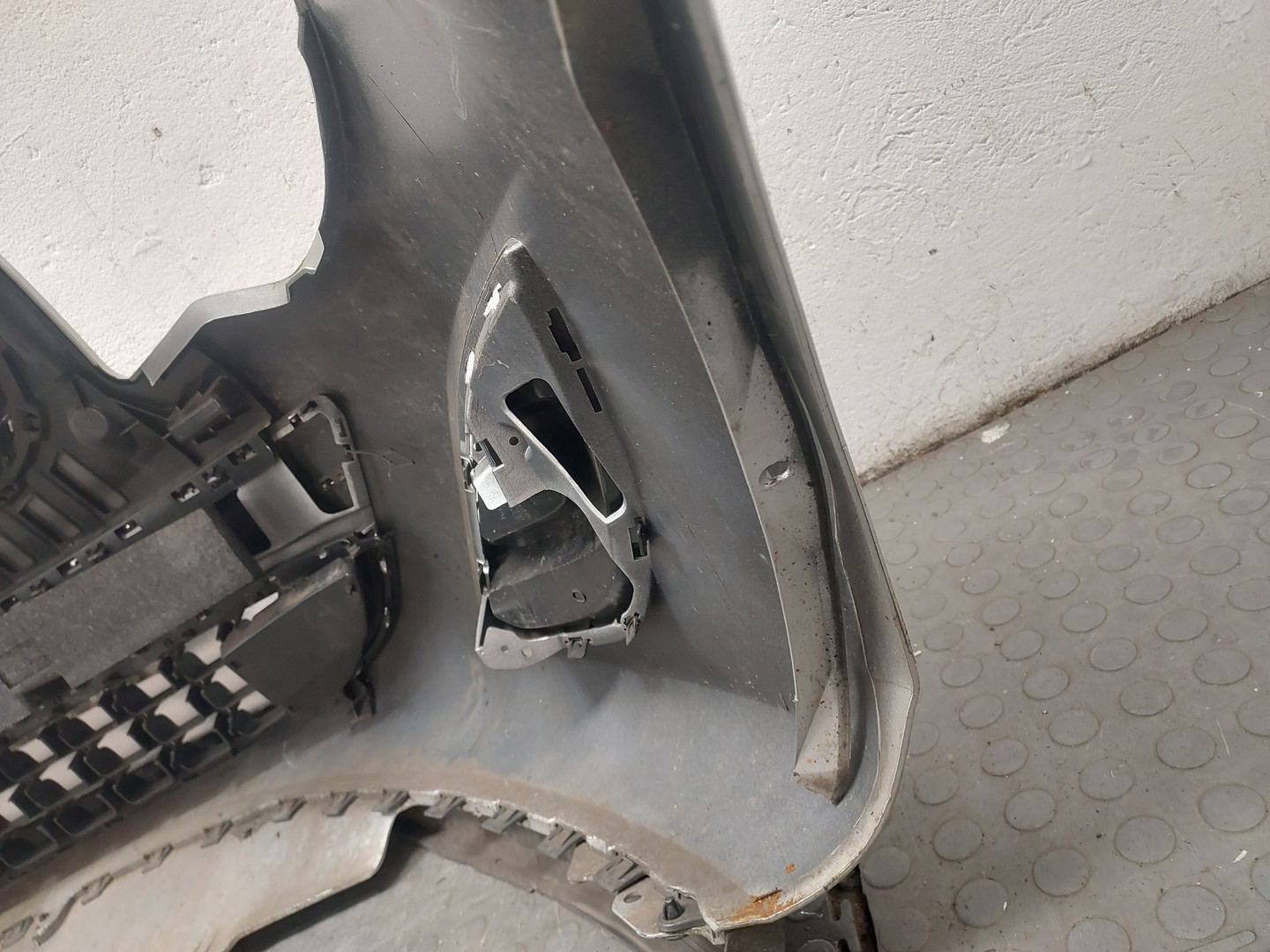 Бампер передний