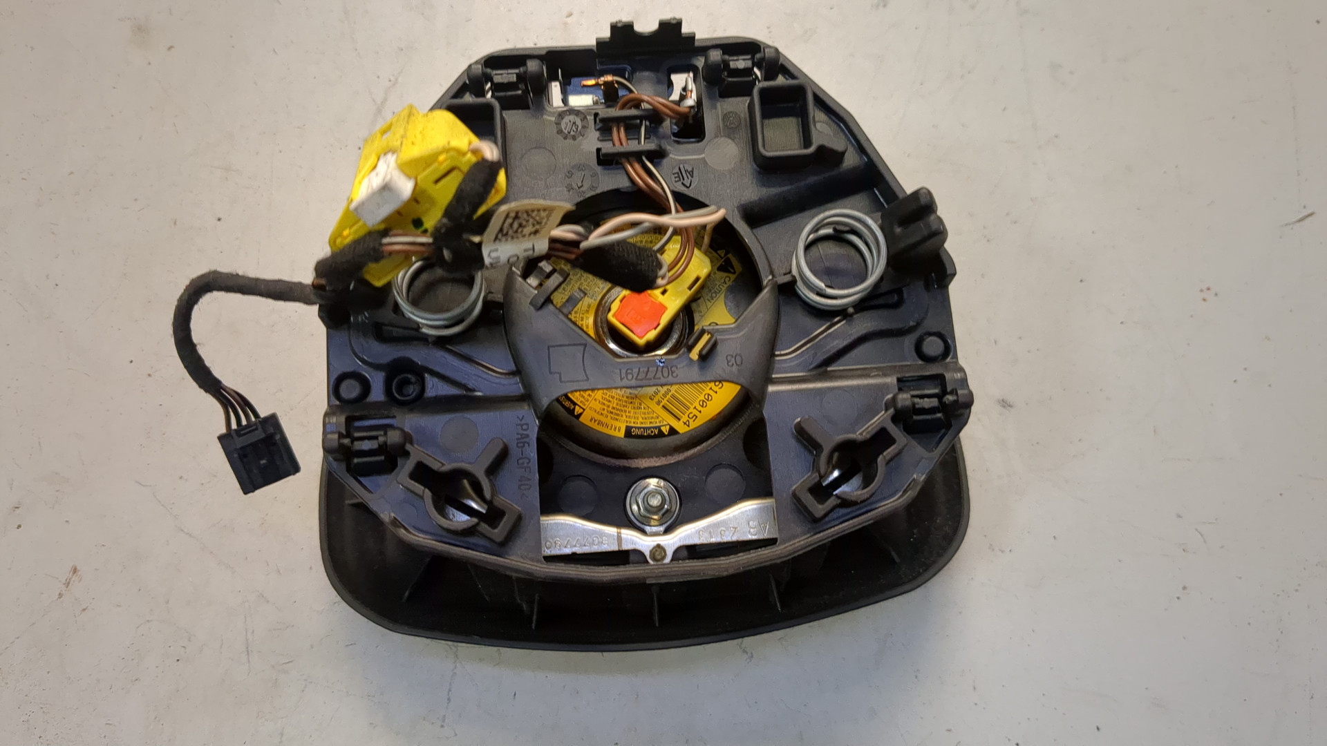 Подушка безопасности в рулевое колесо