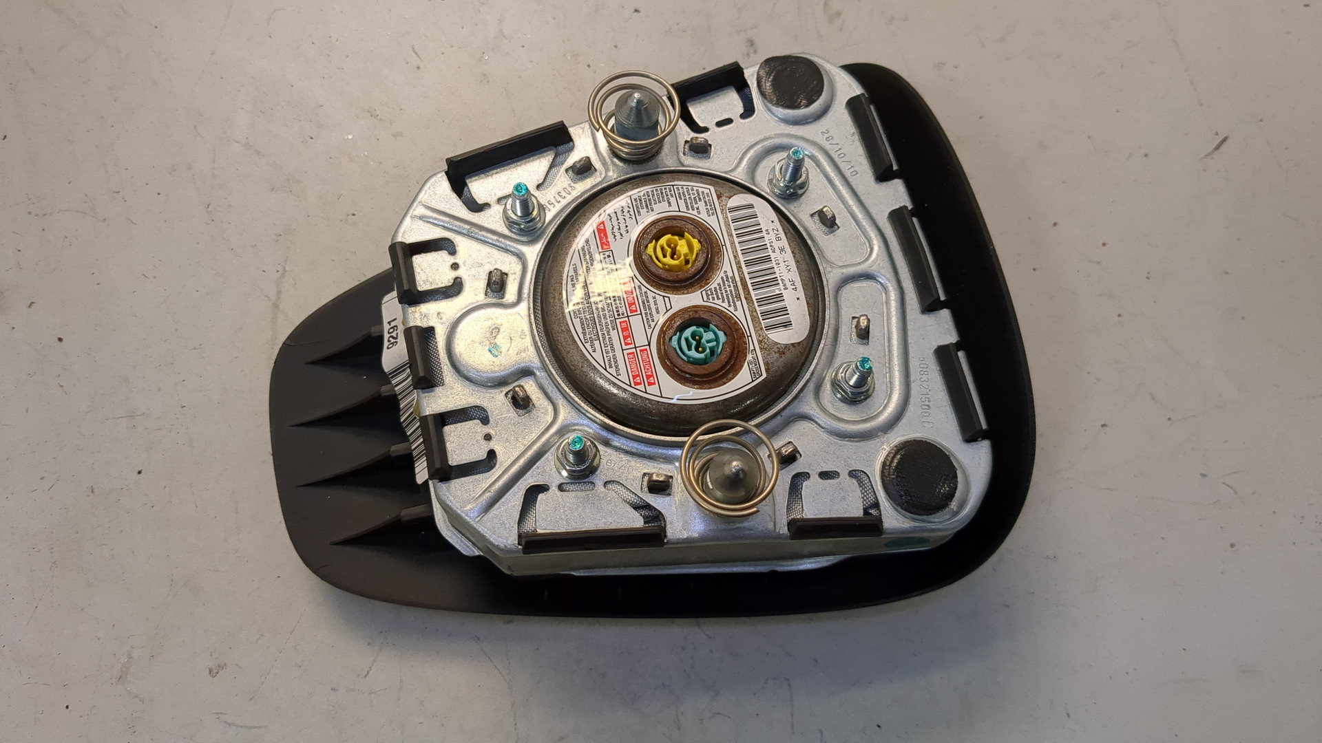 Подушка безопасности в рулевое колесо