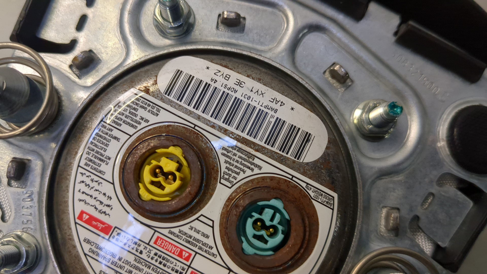 Подушка безопасности в рулевое колесо