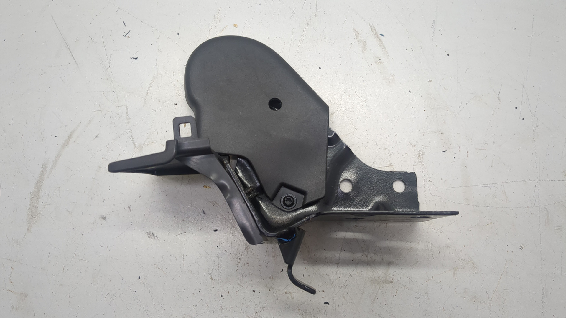 Кронштейн крепления сидения