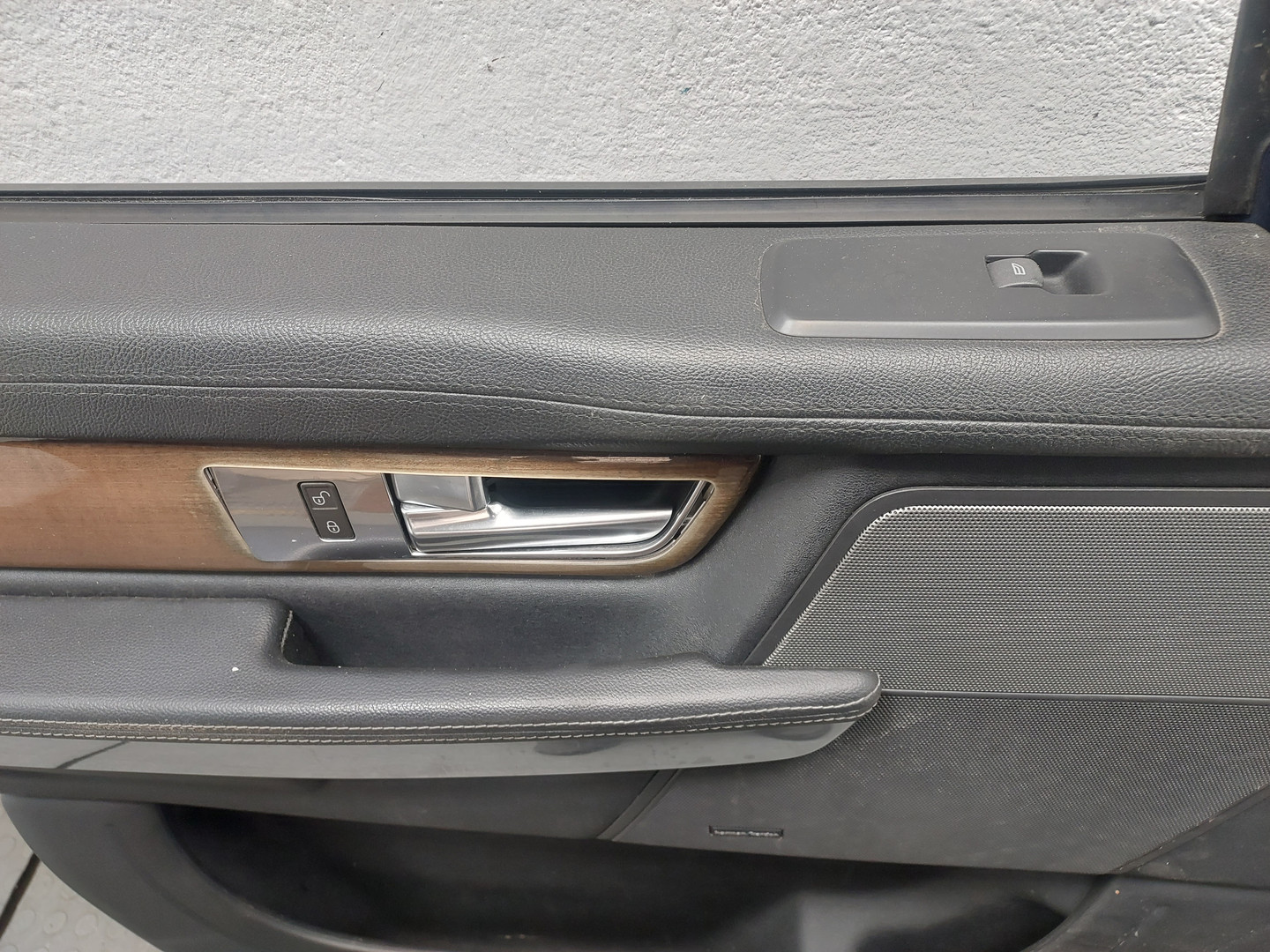 Дверь передняя левая