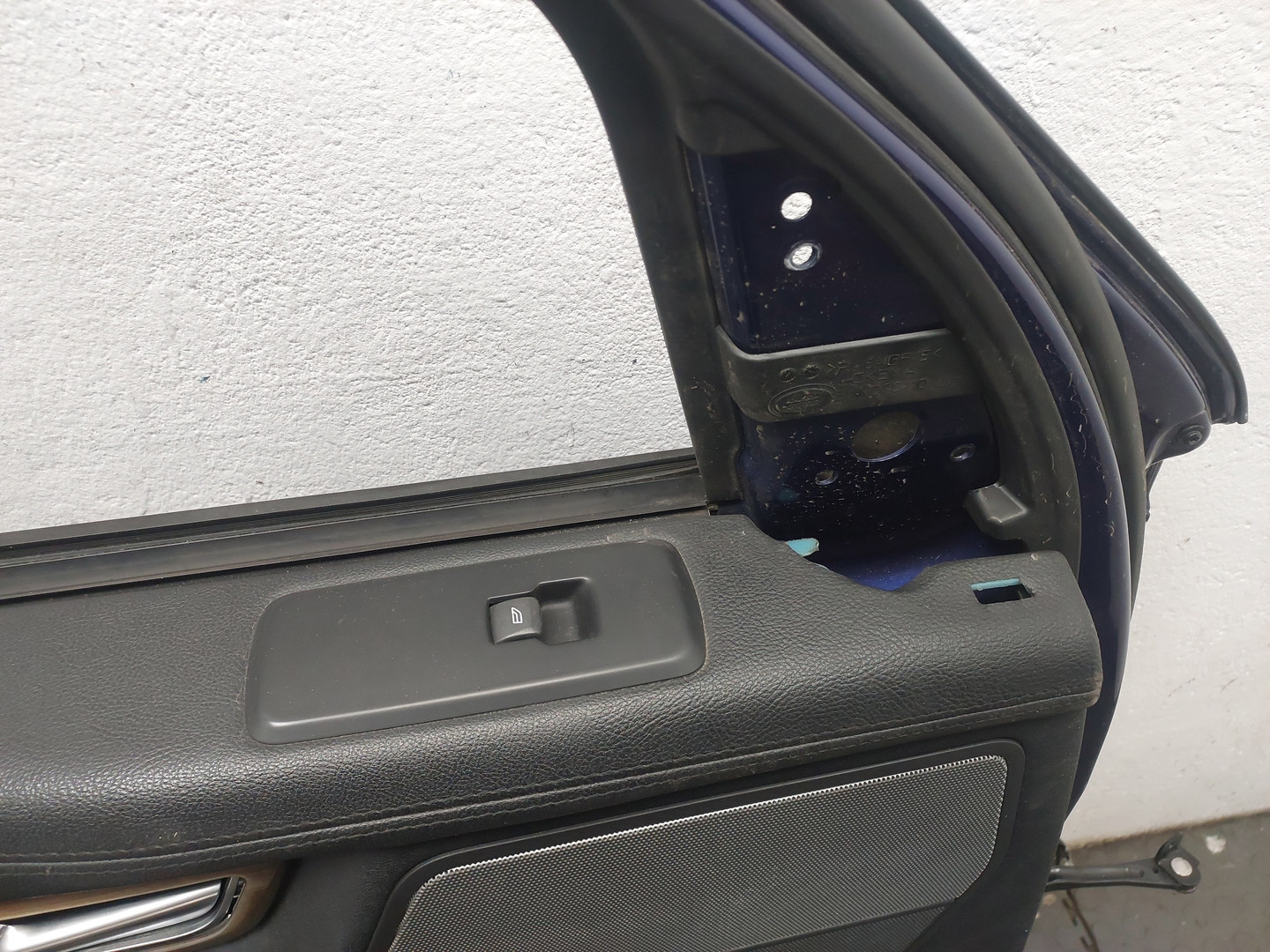 Дверь передняя левая