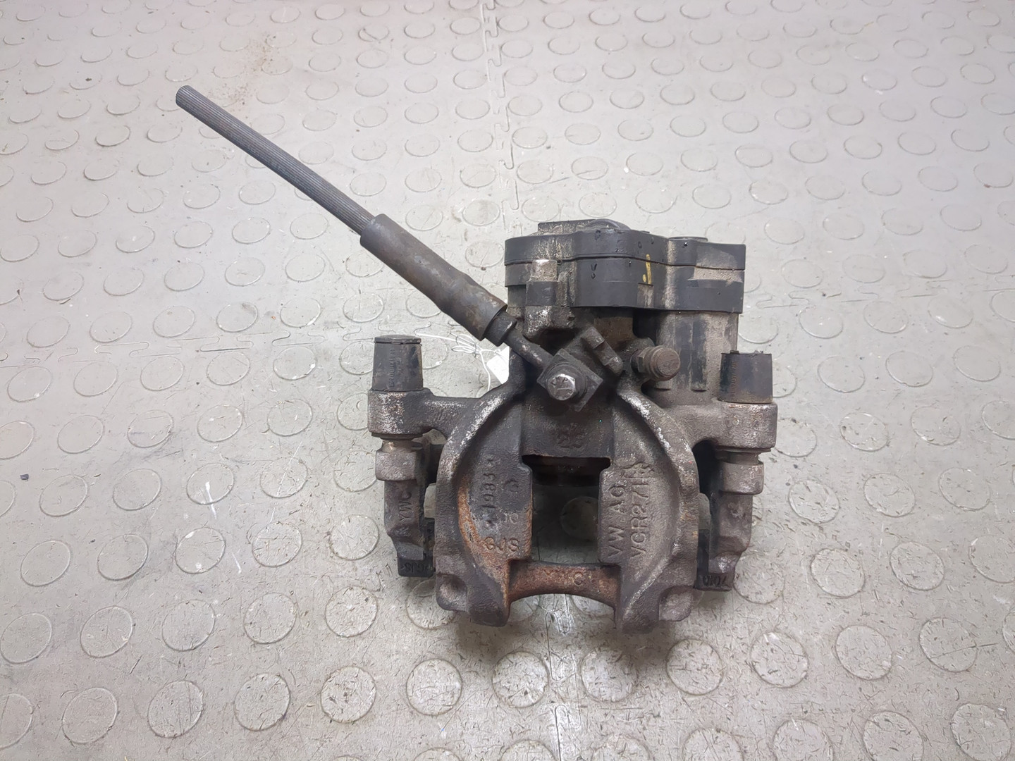 Суппорт задний левый