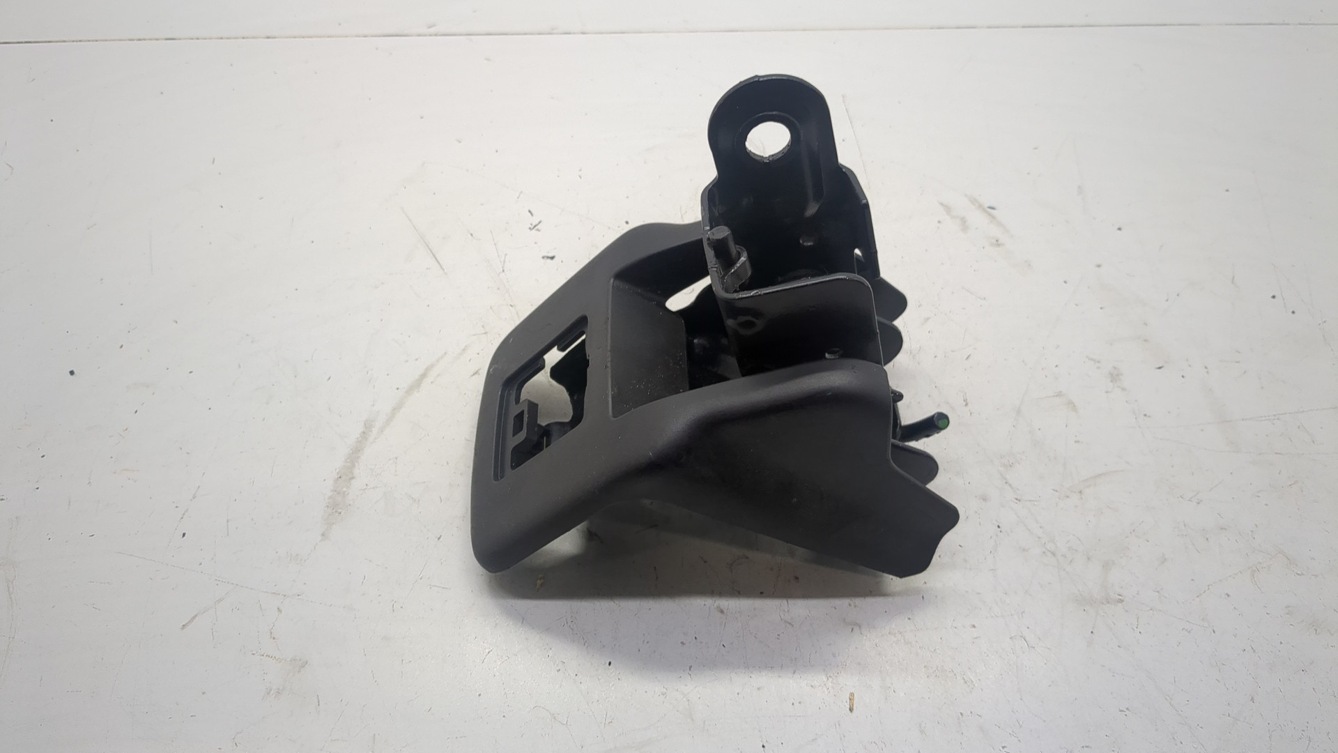 Кронштейн крепления сидения