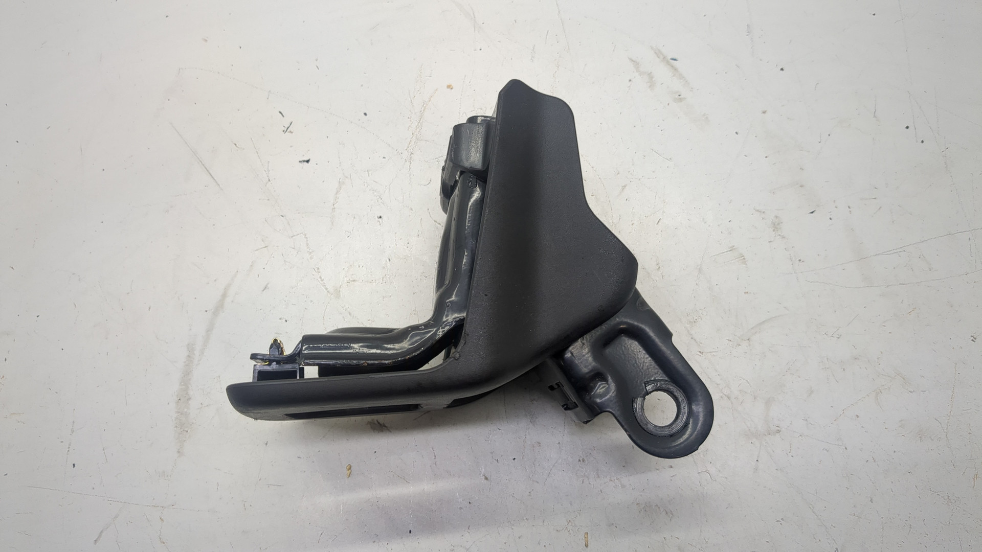 Кронштейн крепления сидения