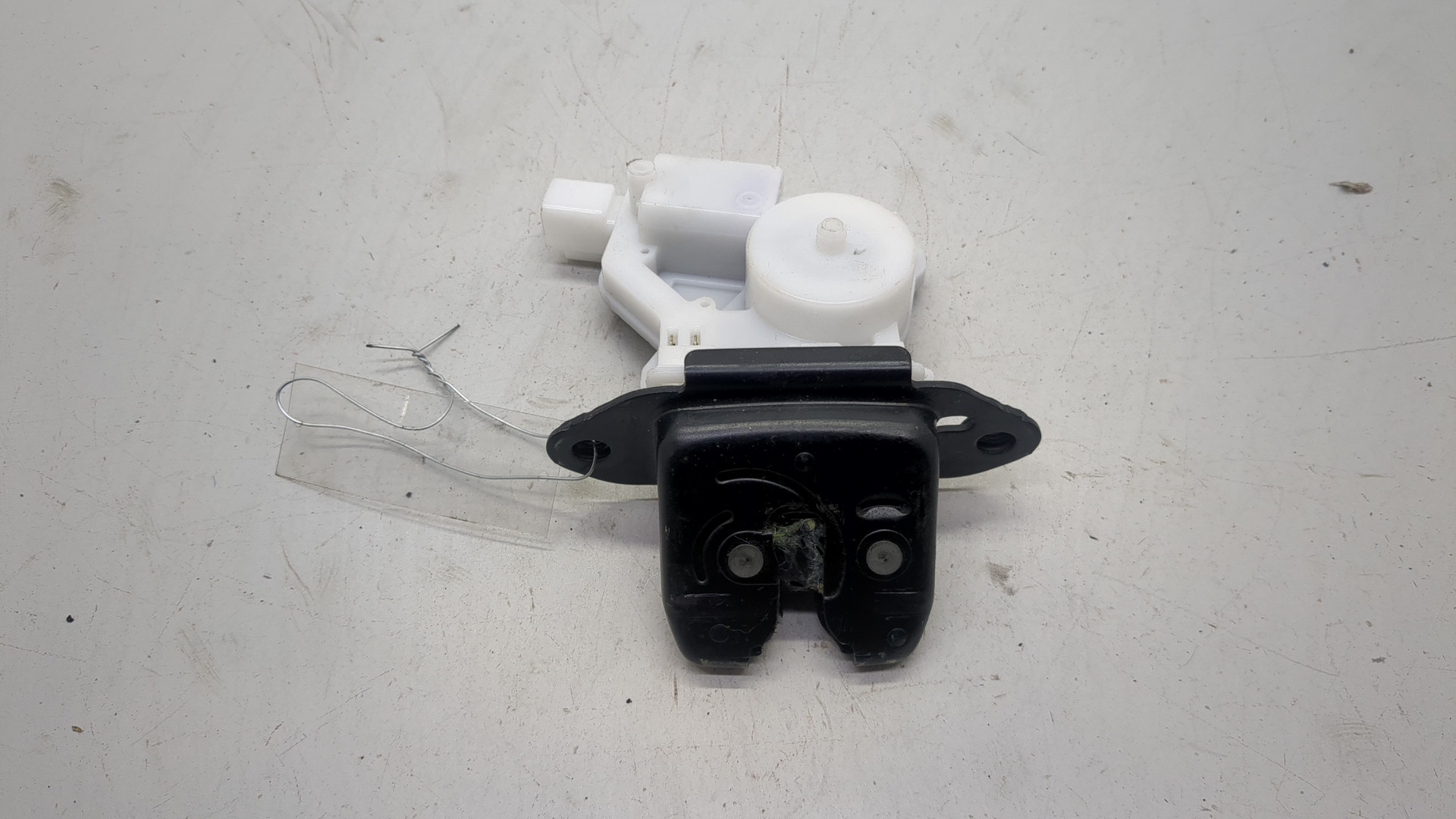 Замок багажника