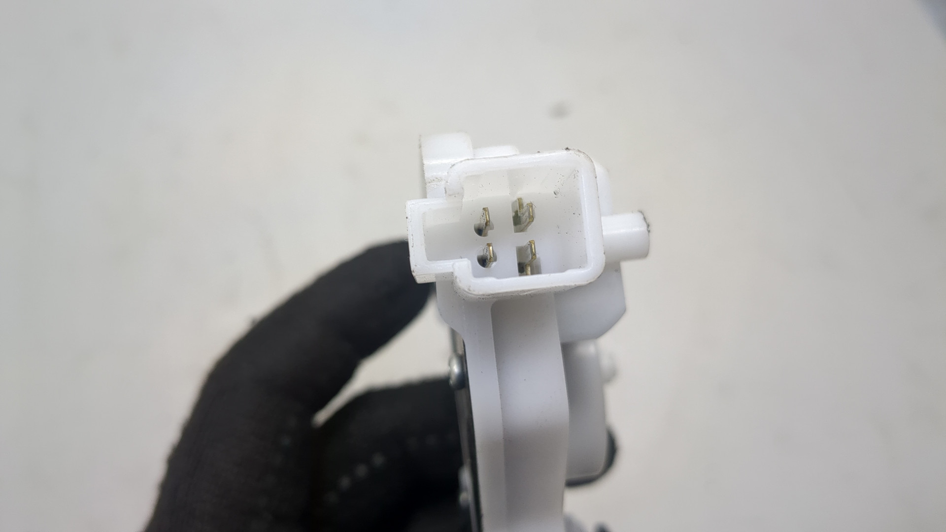 Замок багажника