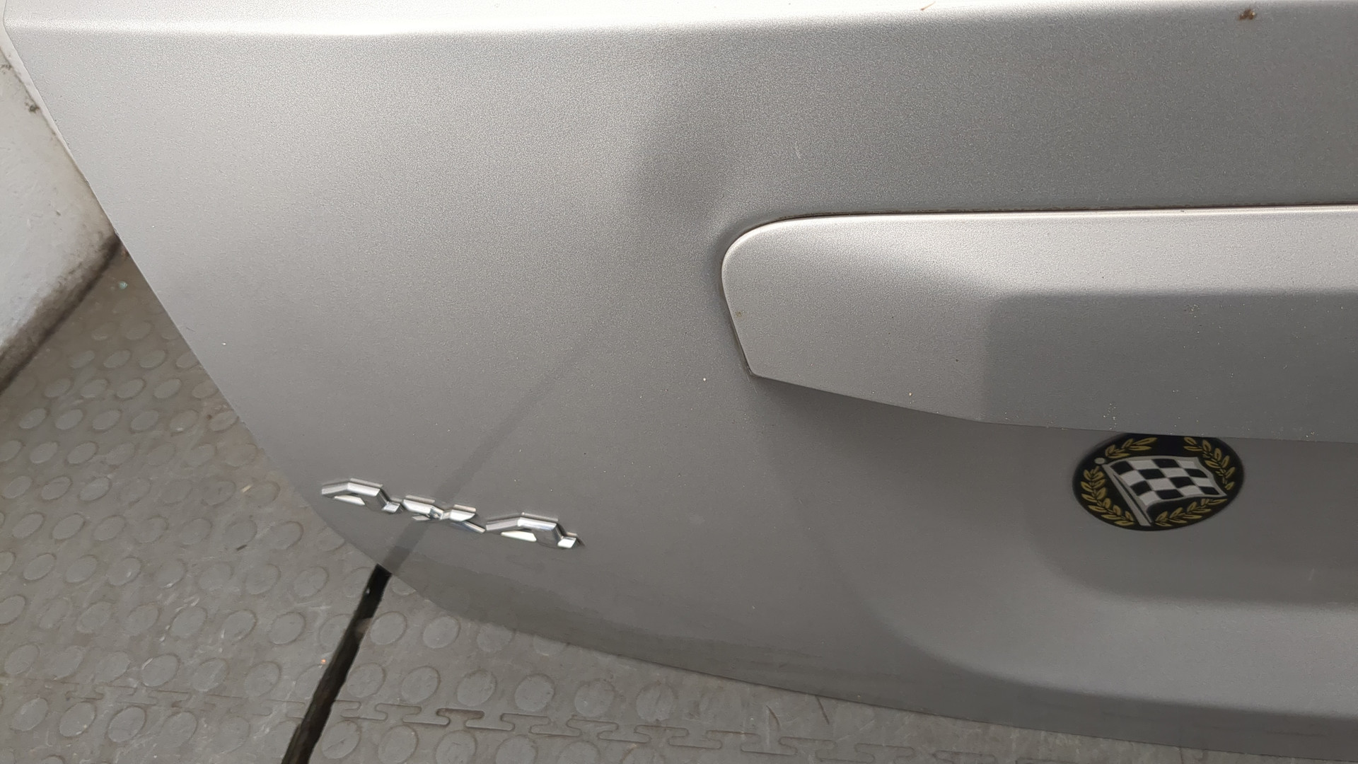 Дверь багажника