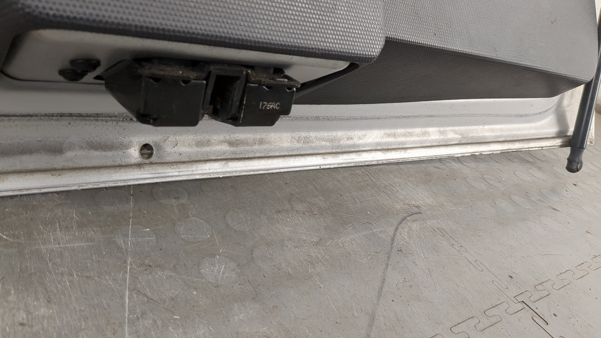 Дверь багажника