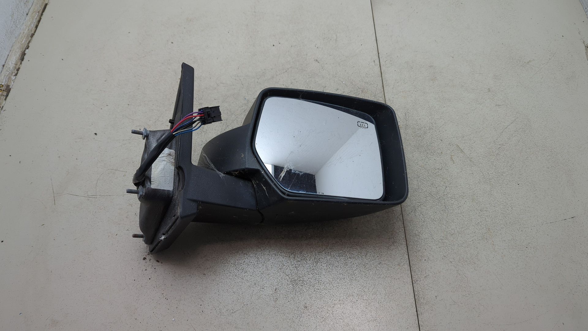 Зеркало правое электрическое