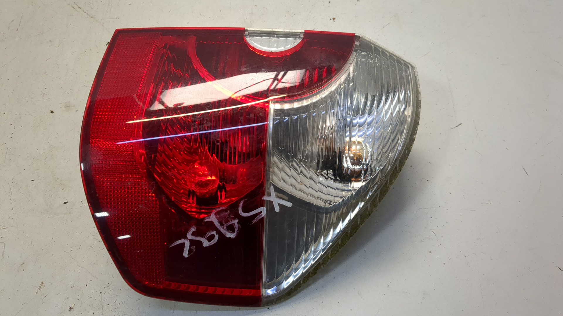 Фонарь задний правый