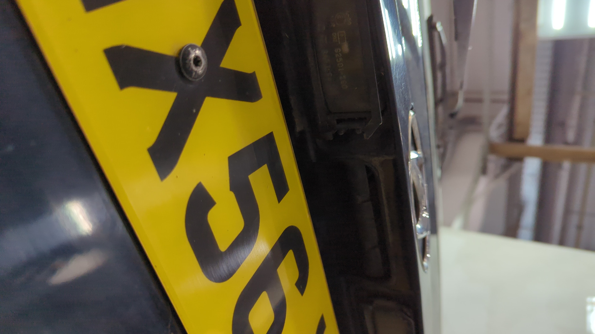 Дверь багажника