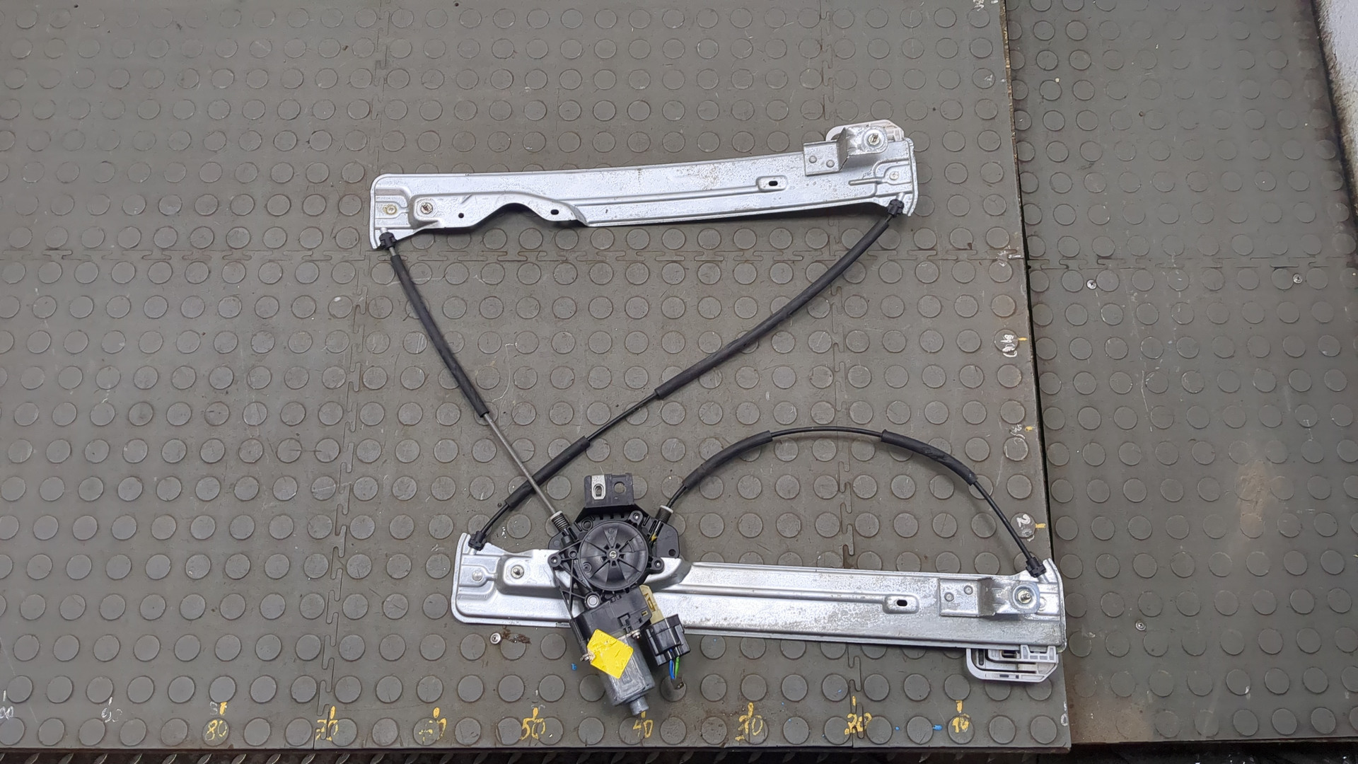 Стеклоподъемник электр. передний правый