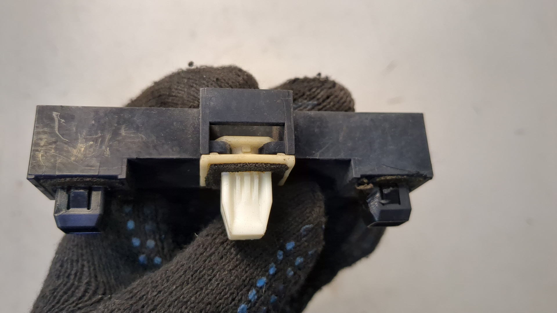 Кронштейн заднего бампера