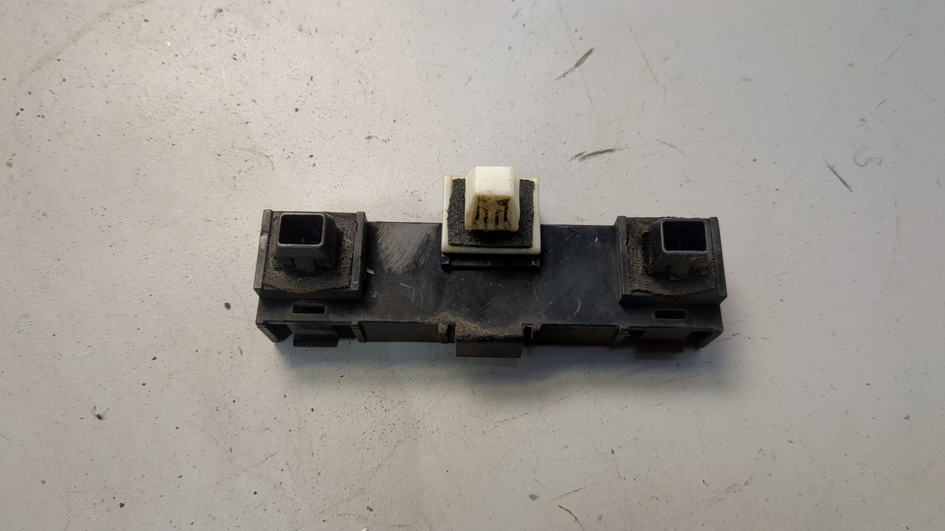 Кронштейн заднего бампера