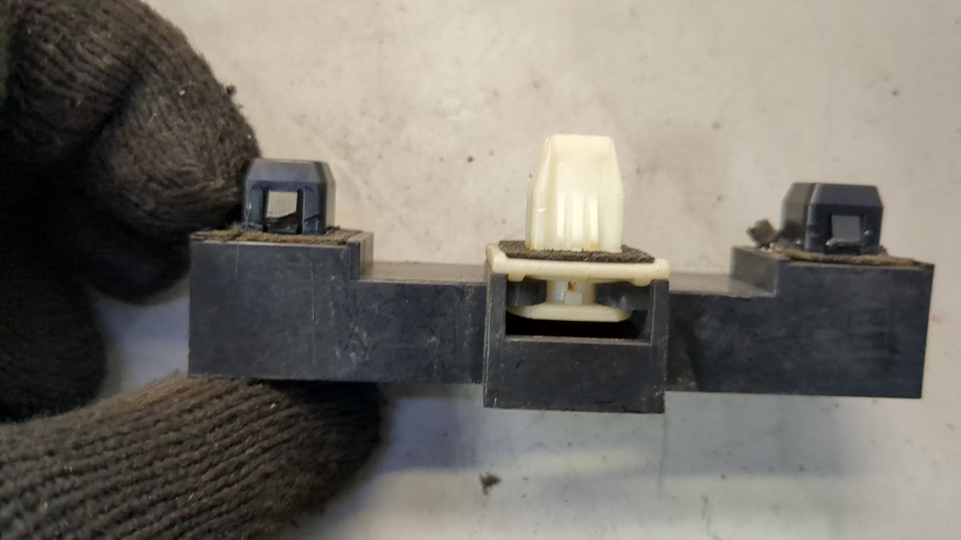 Кронштейн заднего бампера