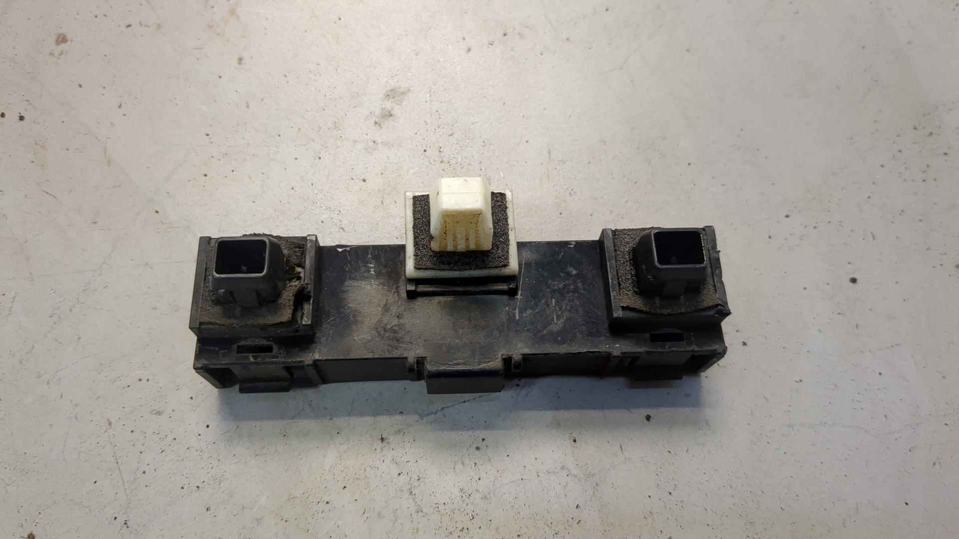 Кронштейн заднего бампера