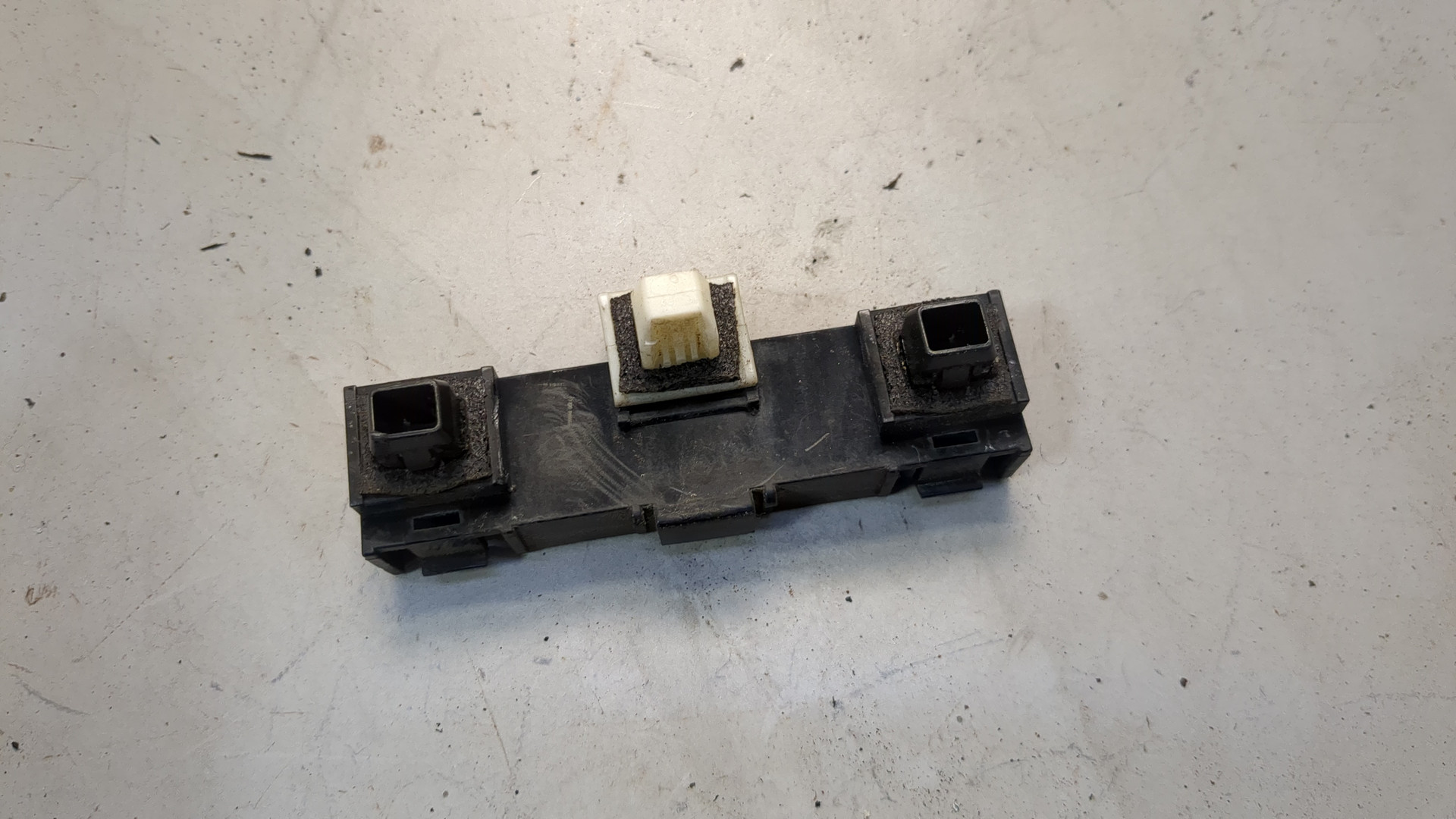 Кронштейн заднего бампера