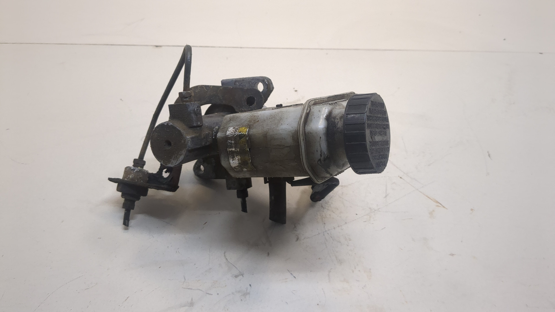 Цилиндр тормозной главный