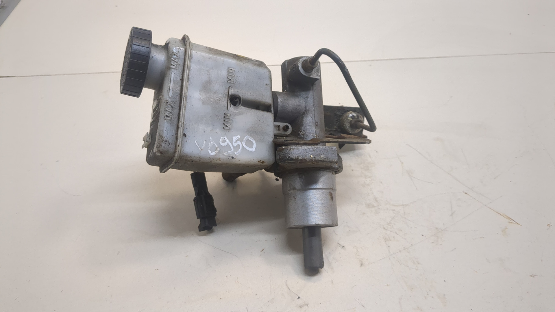 Цилиндр тормозной главный