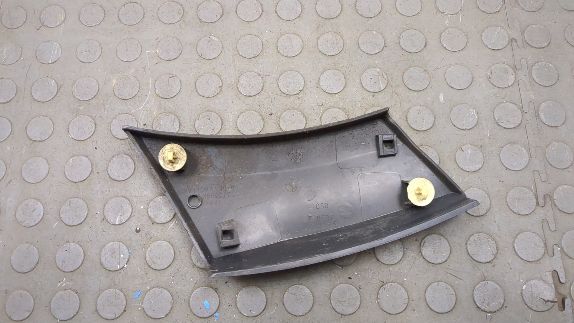 Накладка переднего крыла левого