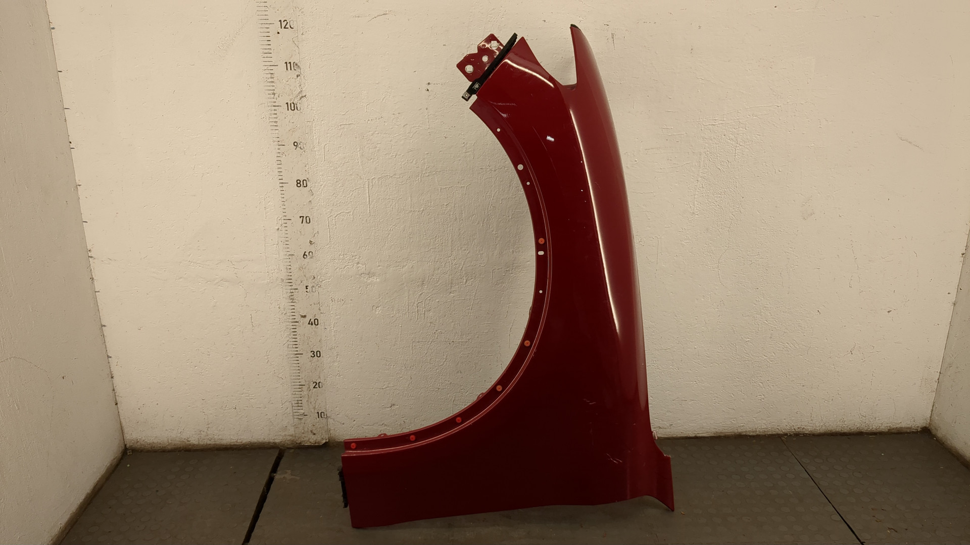 Крыло переднее левое