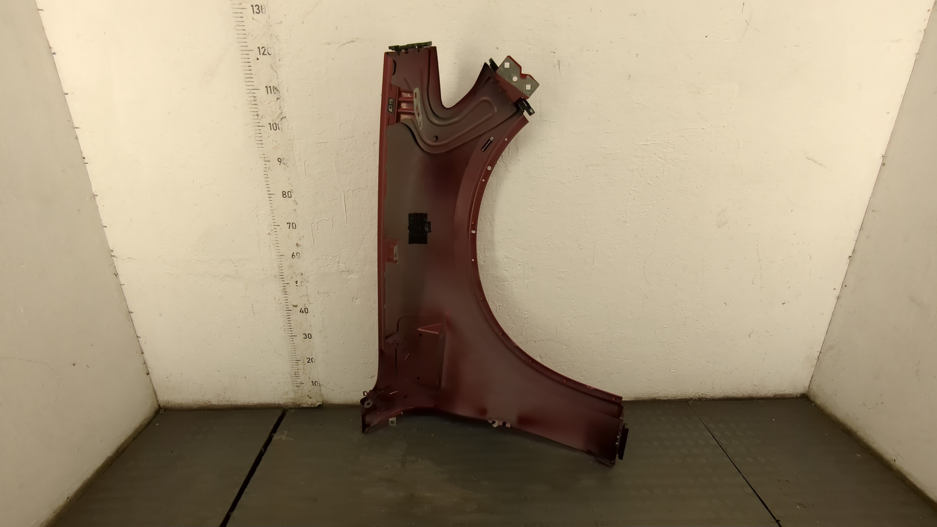 Крыло переднее левое