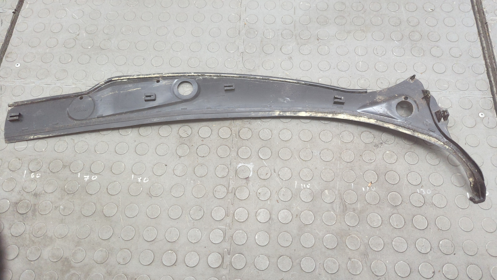 Решетка стеклоочистителей (Жабо)