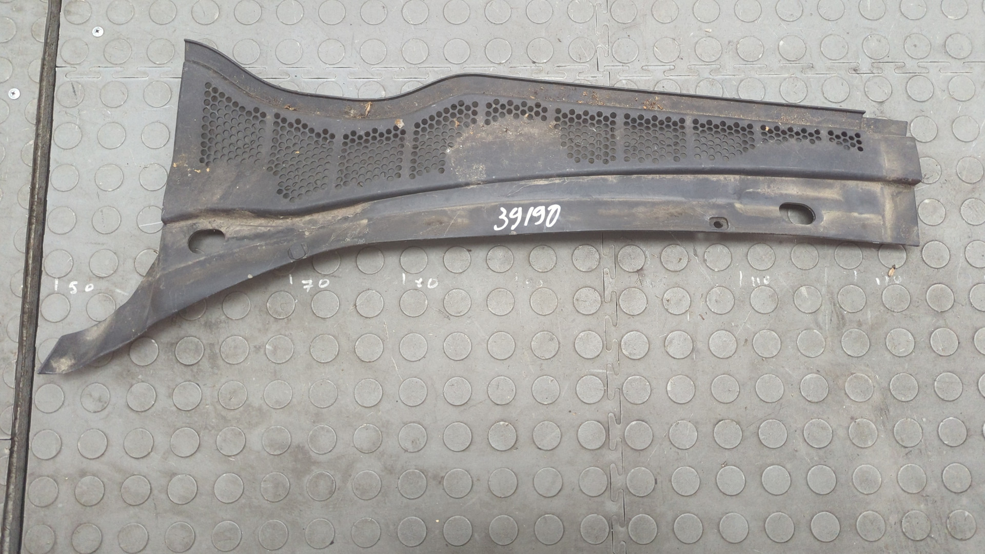 Решетка стеклоочистителей (Жабо)