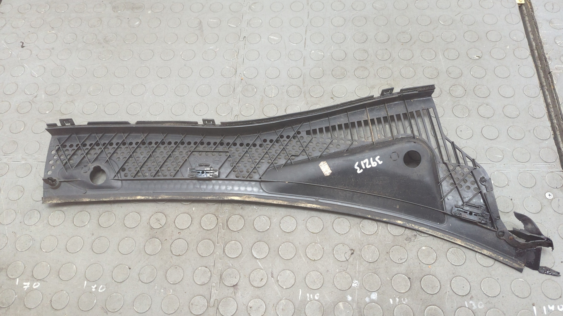 Решетка стеклоочистителей (Жабо)