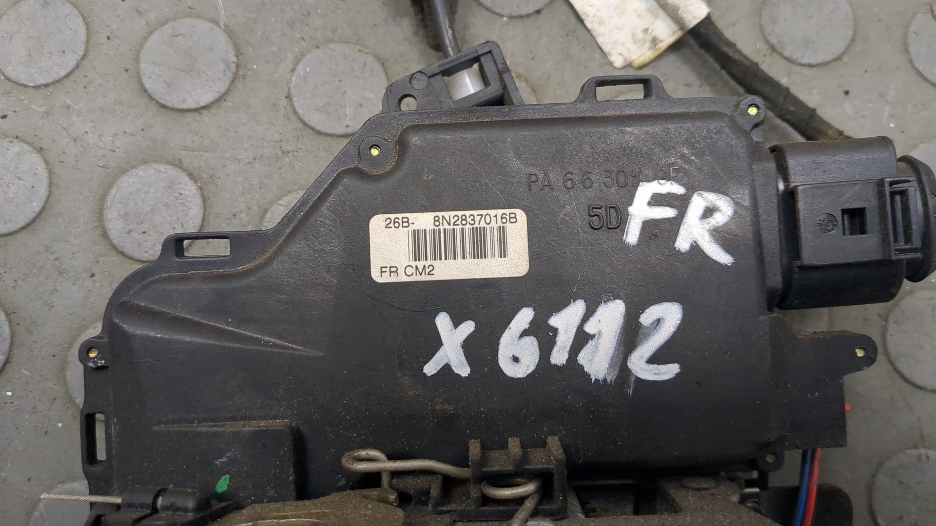 Замок двери передней правой