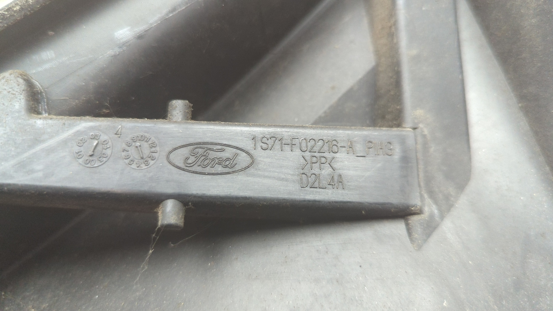 Решетка стеклоочистителей (Жабо)