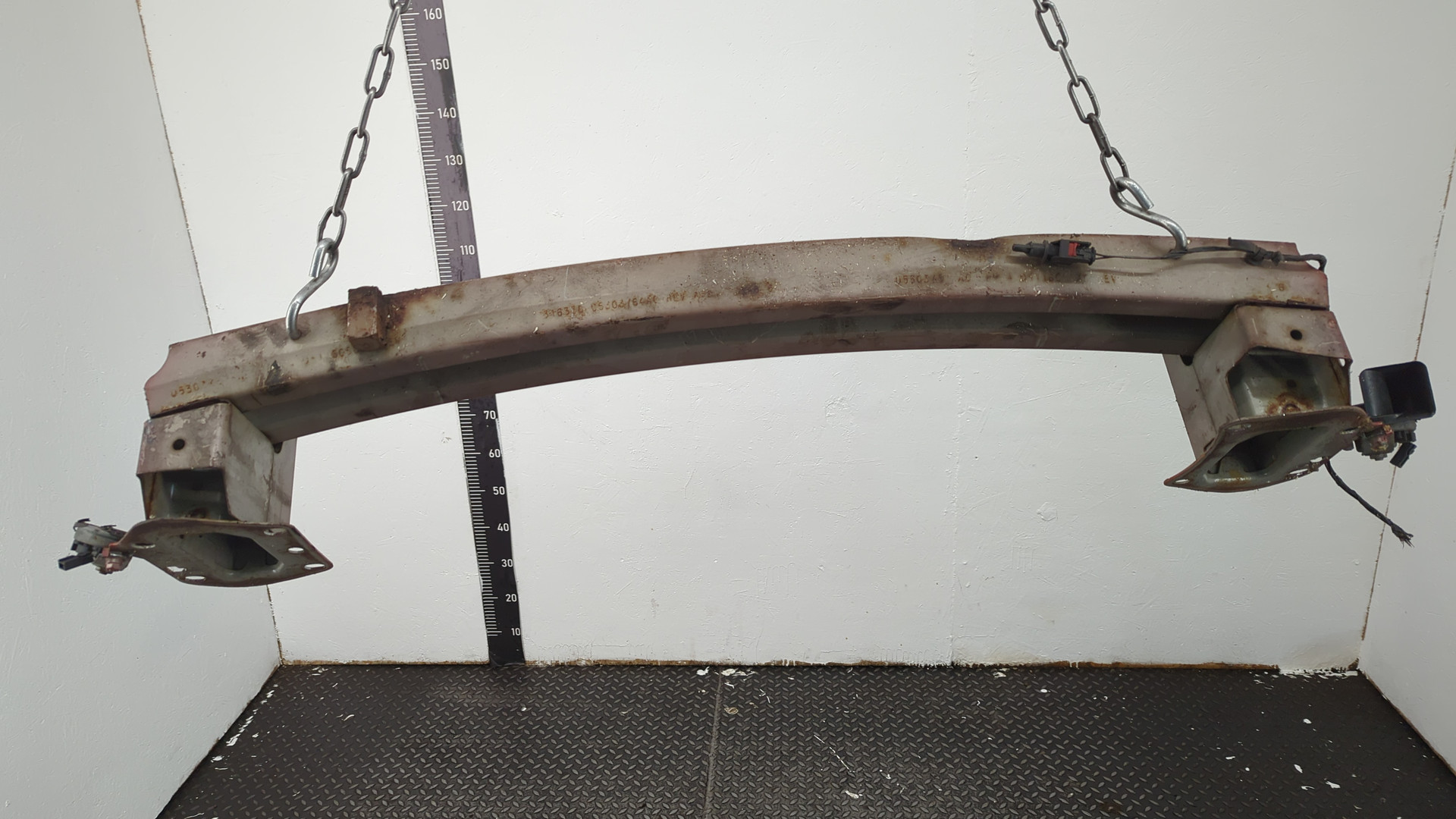 Усилитель переднего бампера