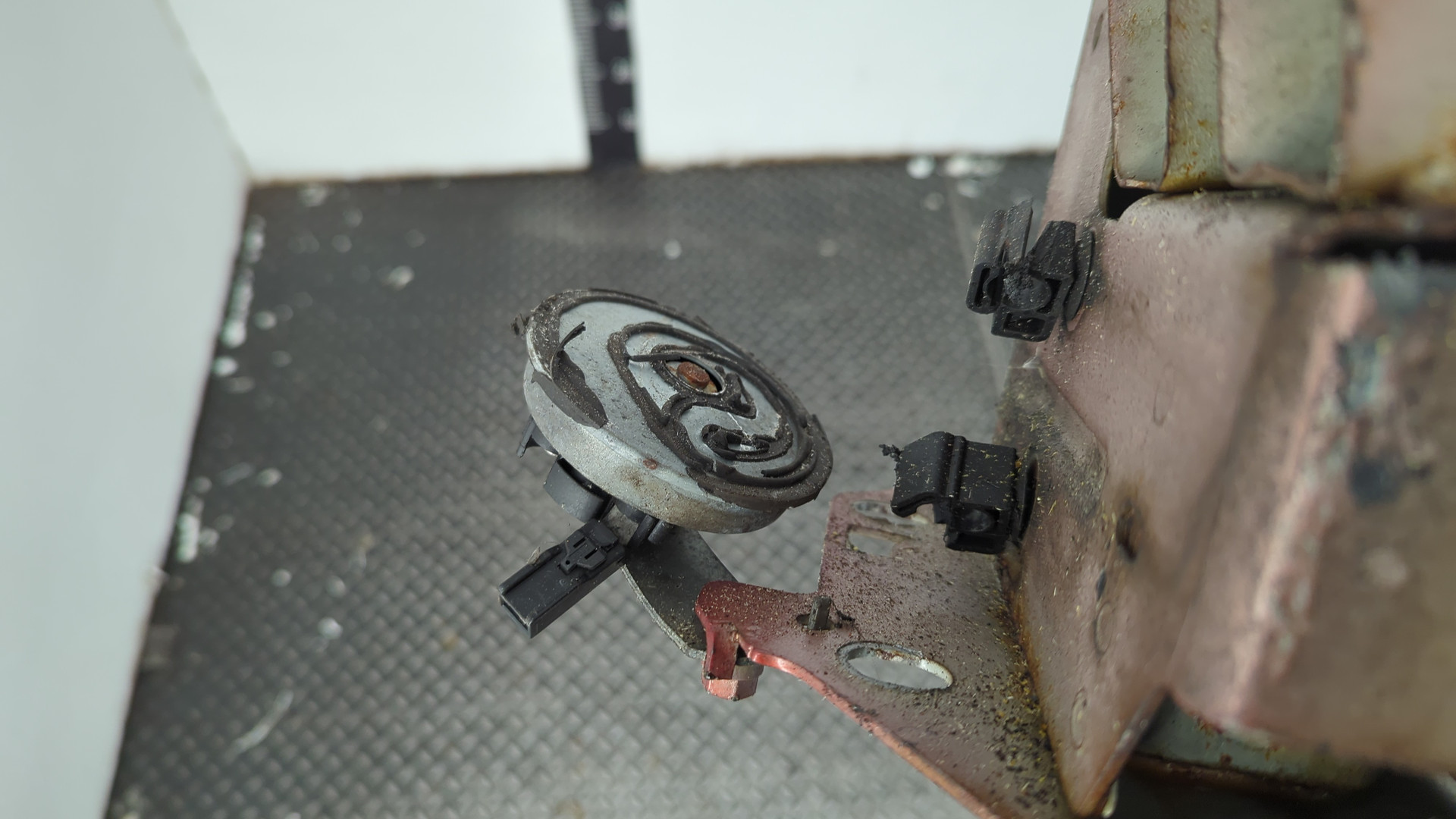 Усилитель переднего бампера