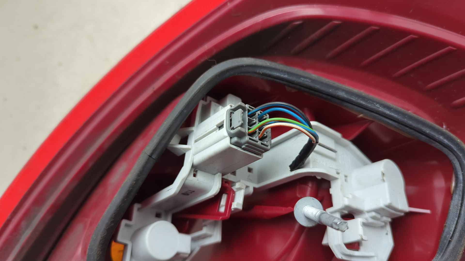 Фонарь задний правый