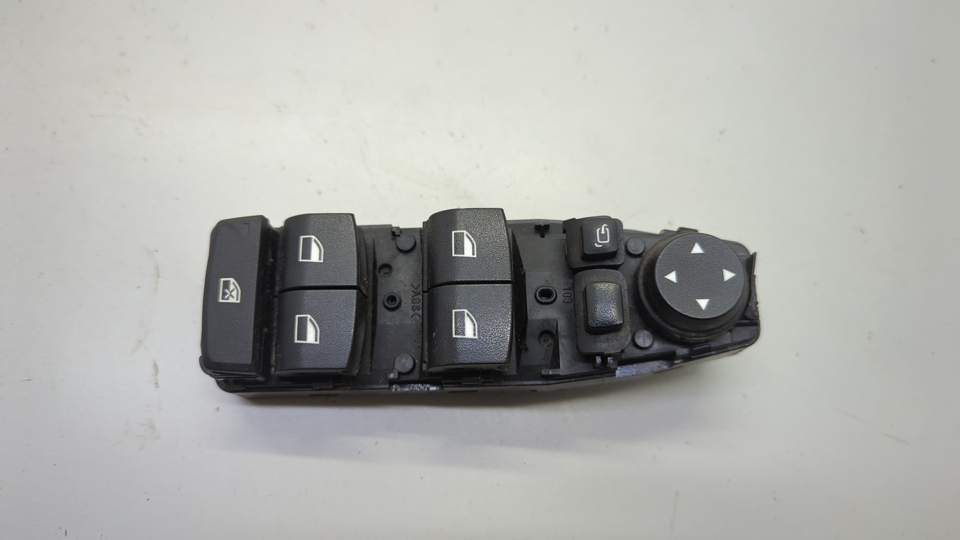 Кнопка стеклоподъемника