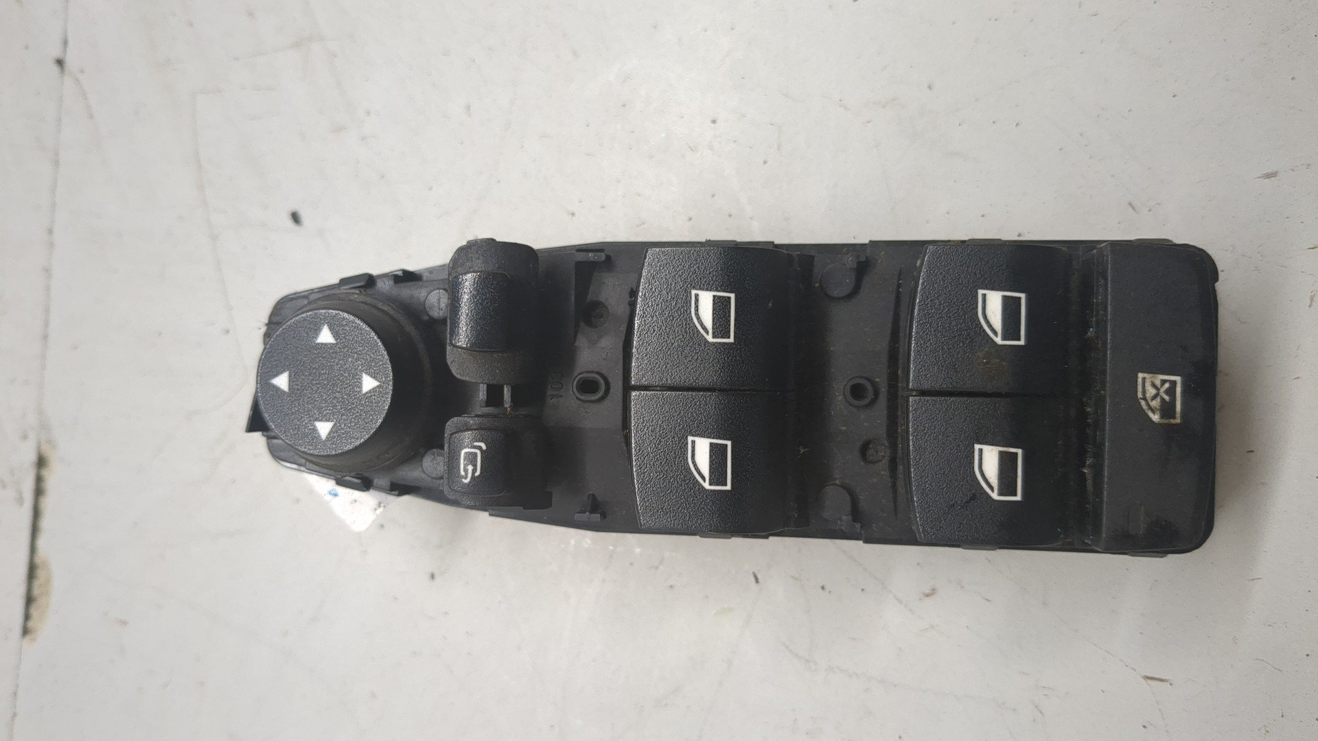 Кнопка стеклоподъемника