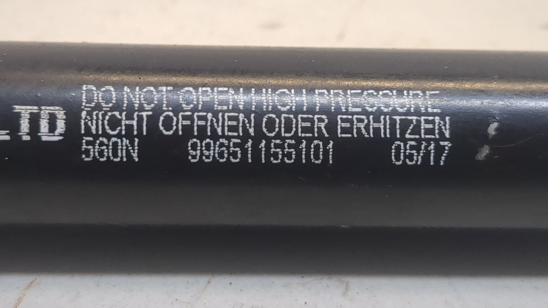 Амортизатор капота